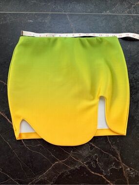 Sammy B Curved Wave Hem Ombré Gradient Lime to Yellow Scalloped Mini Skirt Large